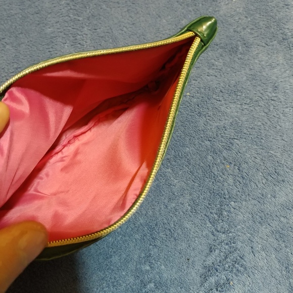 Cute Green Ipsy Clutch - Picture 3 of 3
